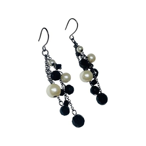 Black & White Pearl Beaded Cluster Dangle Earrings 2.5" Long Gunmetal - Picture 11 of 12